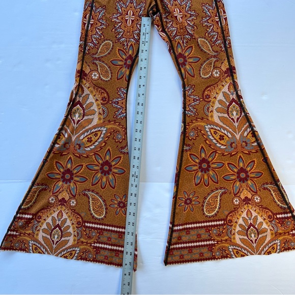 YOGA DEMOCRACY M RAD PAISLEY BELLBOTTOMS - Picture 5 of 8